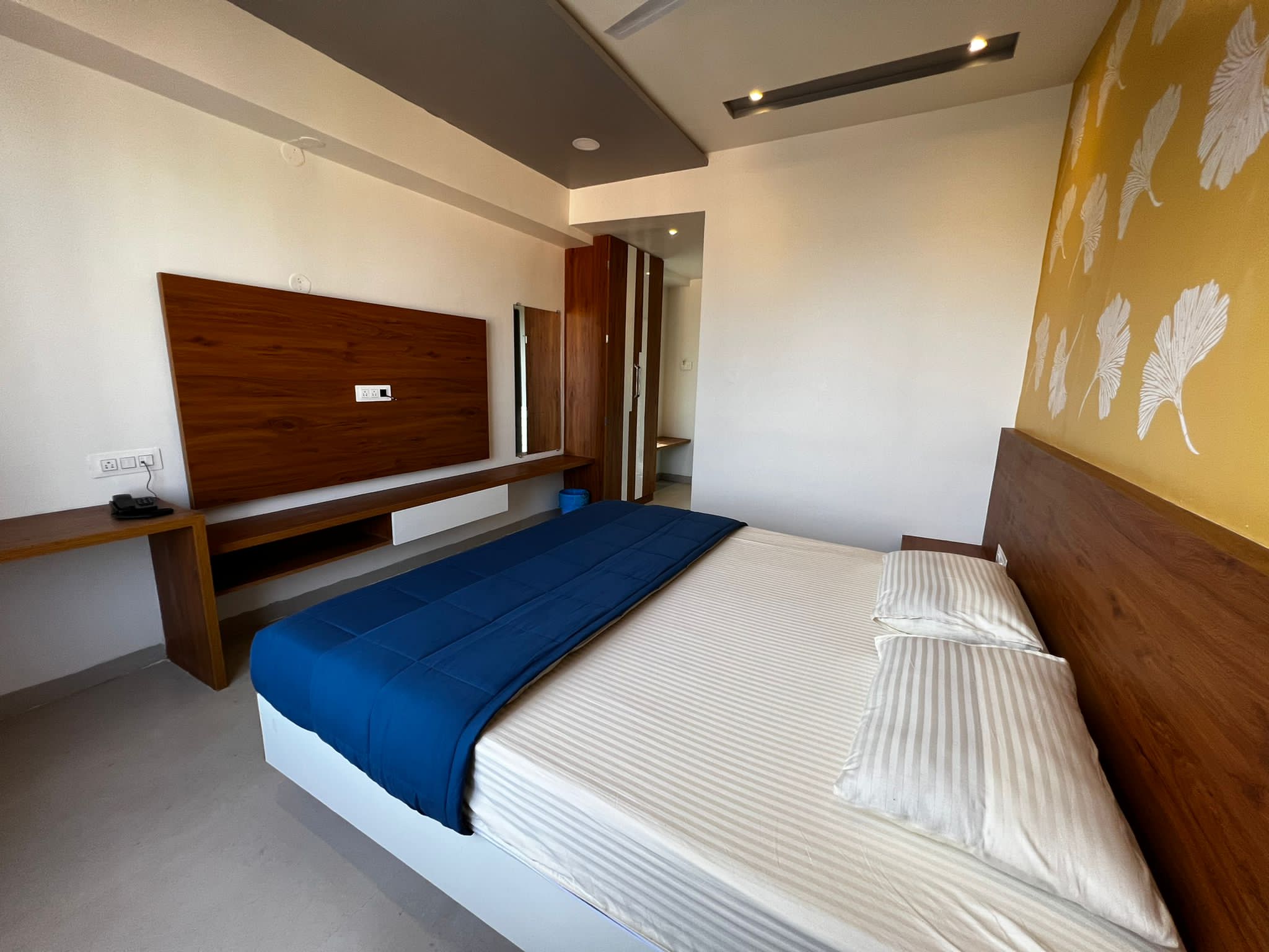 Hotel Ambai Executive - Tap to explore photos