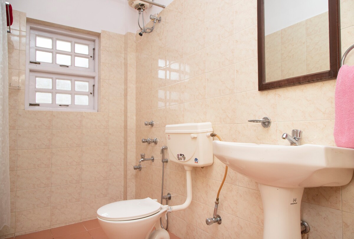 HAWKS NEST - Tap to explore photos