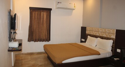 Hotel Narmada Room Type - Deluxe Room