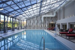 Hilton Toronto Airport Hotel & Suites