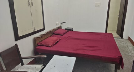 BHAJAN ASHRAM RISHIKESH Room Type - Quadruple Room with Bath