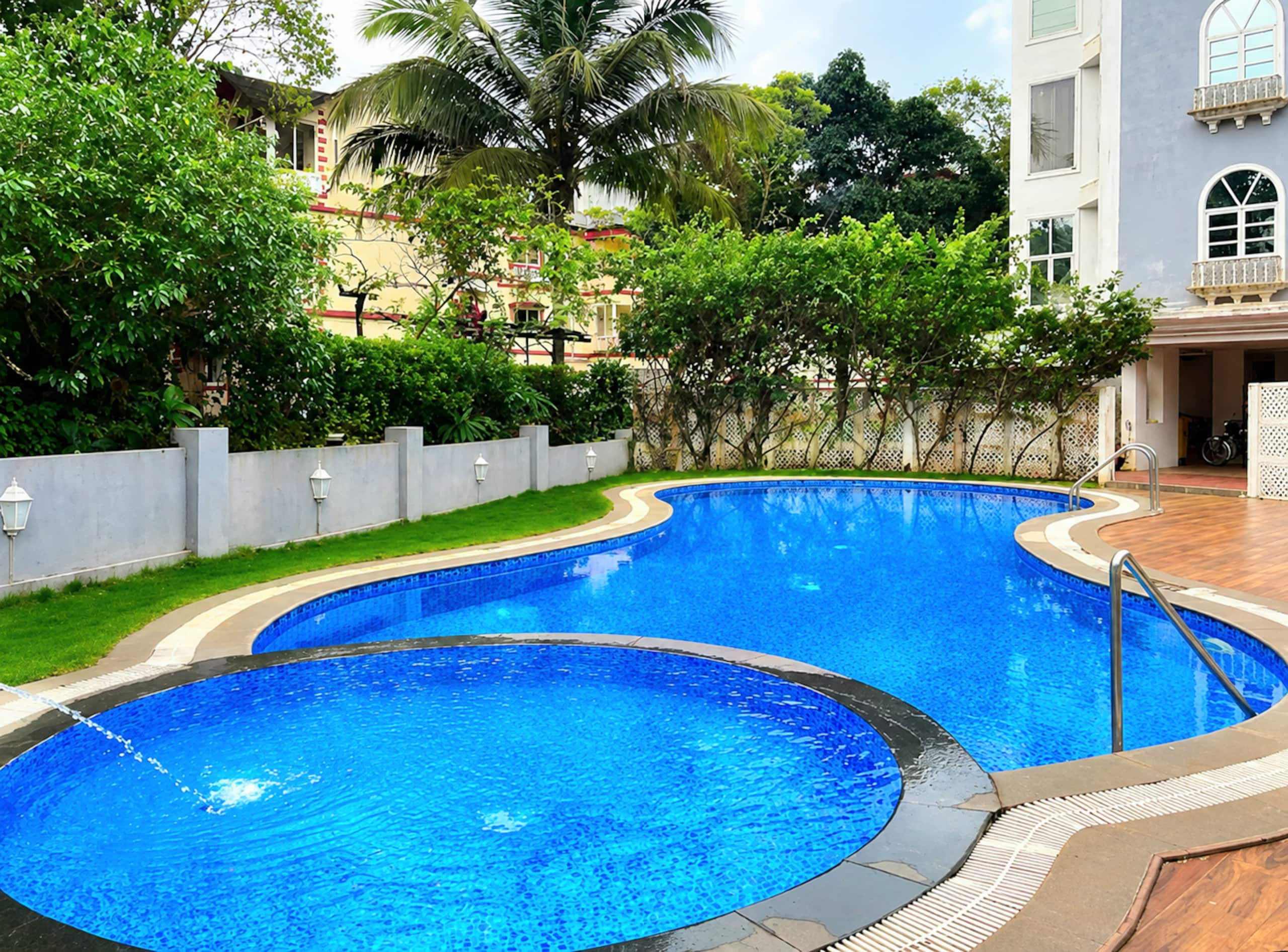 Casa Coco 2 BHK Grand Luxury Apt - Tap to explore photos