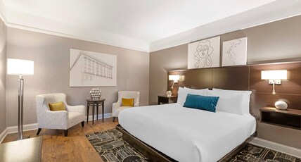 Best Western Plus Hawthorne Terrace Hotel Room Type - Accessible - 1 King, Mobility Accessible, Roll In Shower, Non-Smoking, Full Breakfast Best Western Plus Hawthorne Terrace Hotel Room Type - Accessible - 1 King, Mobility Accessible, Roll In Shower, Non-Smoking, Full Breakfast