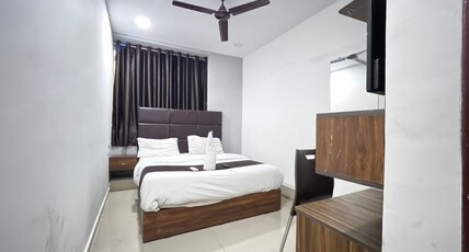 THE RIDDHI HOTEL Room Type - DELUXE ROOM