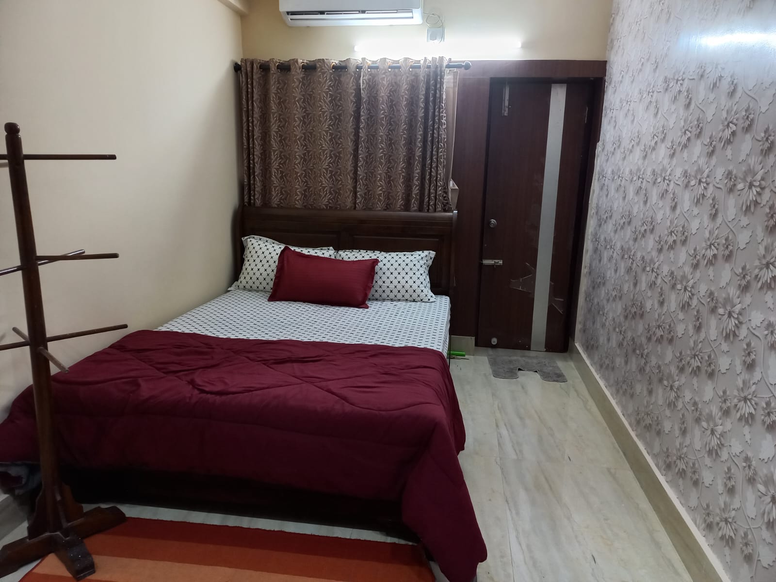 Luxurious 2BHK Apartment in Newtown - Tap to explore photos