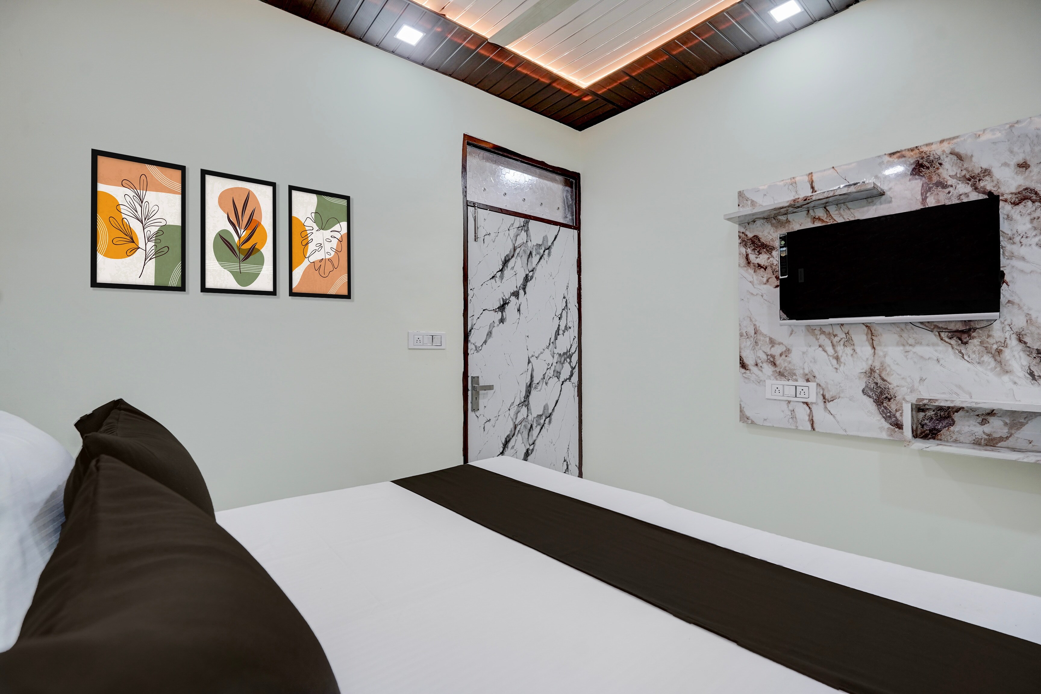 Hotel O MIDWAY TAJ HOME STAY - Tap to explore photos