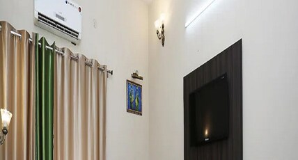 SHREE VAIBHAV LAAWNS Room Type - AC Room