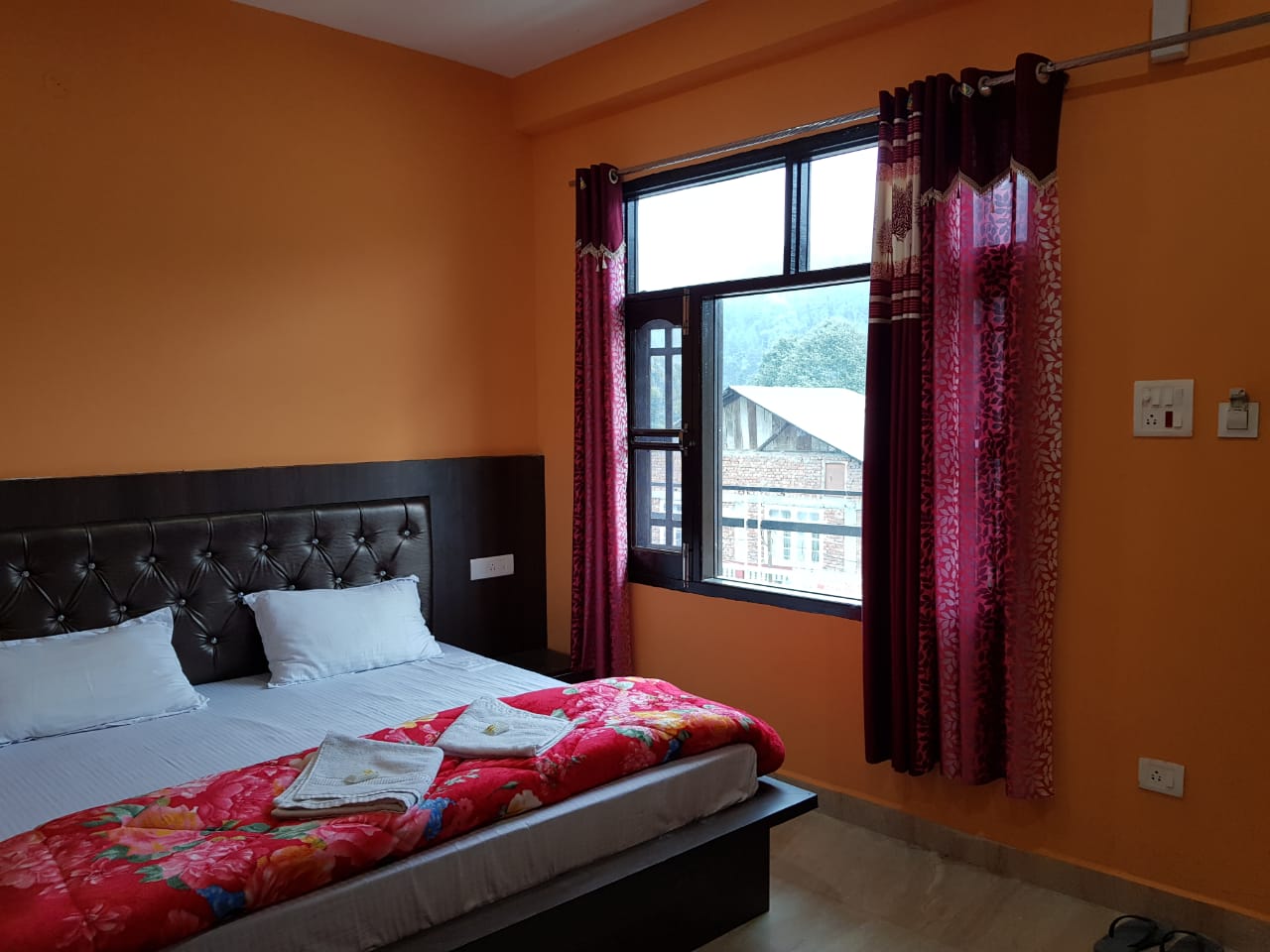 Nirmal Rattan Guest House - Tap to explore photos