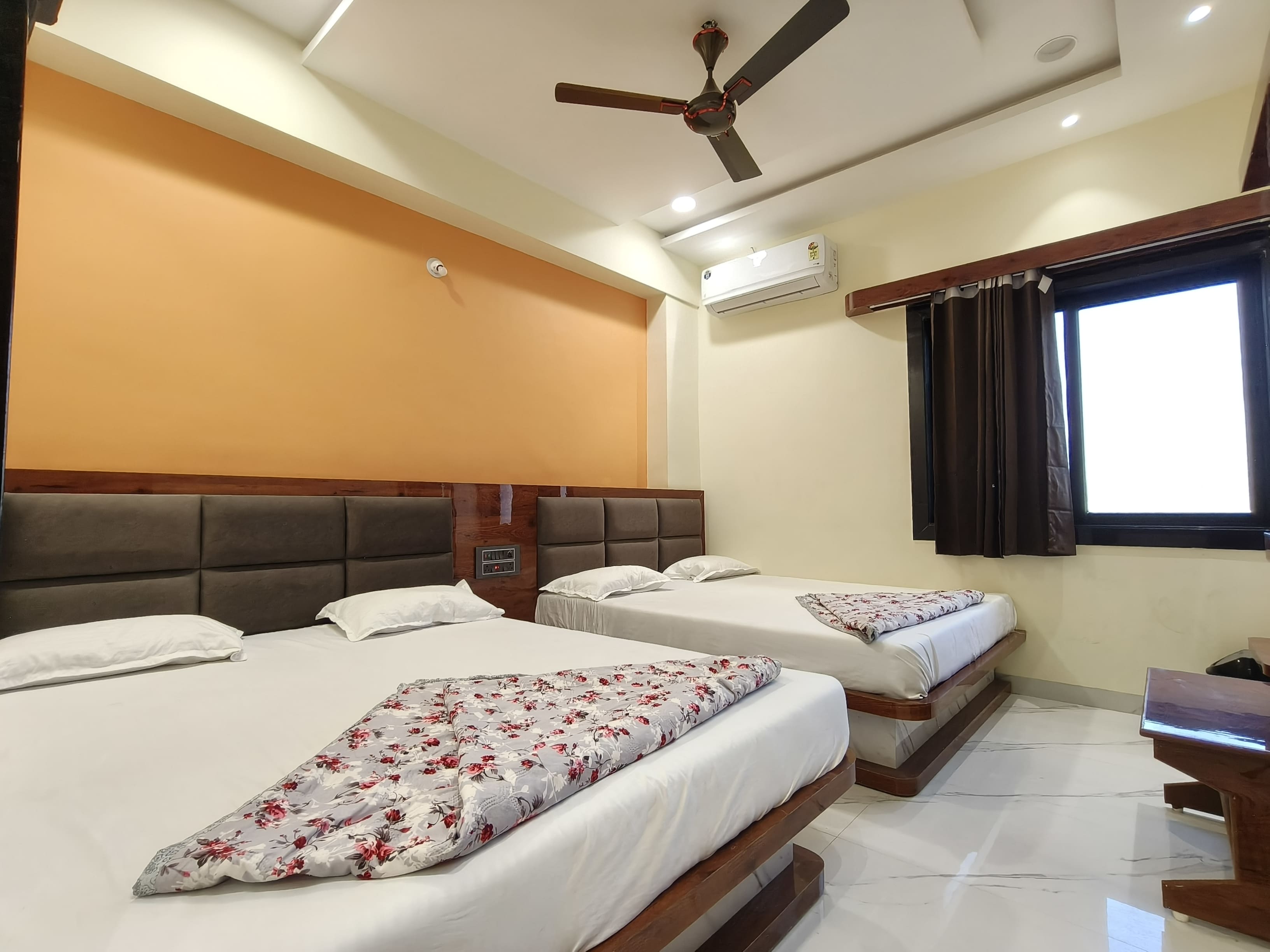 Hotel Shiv Sagar Palace - Tap to explore photos