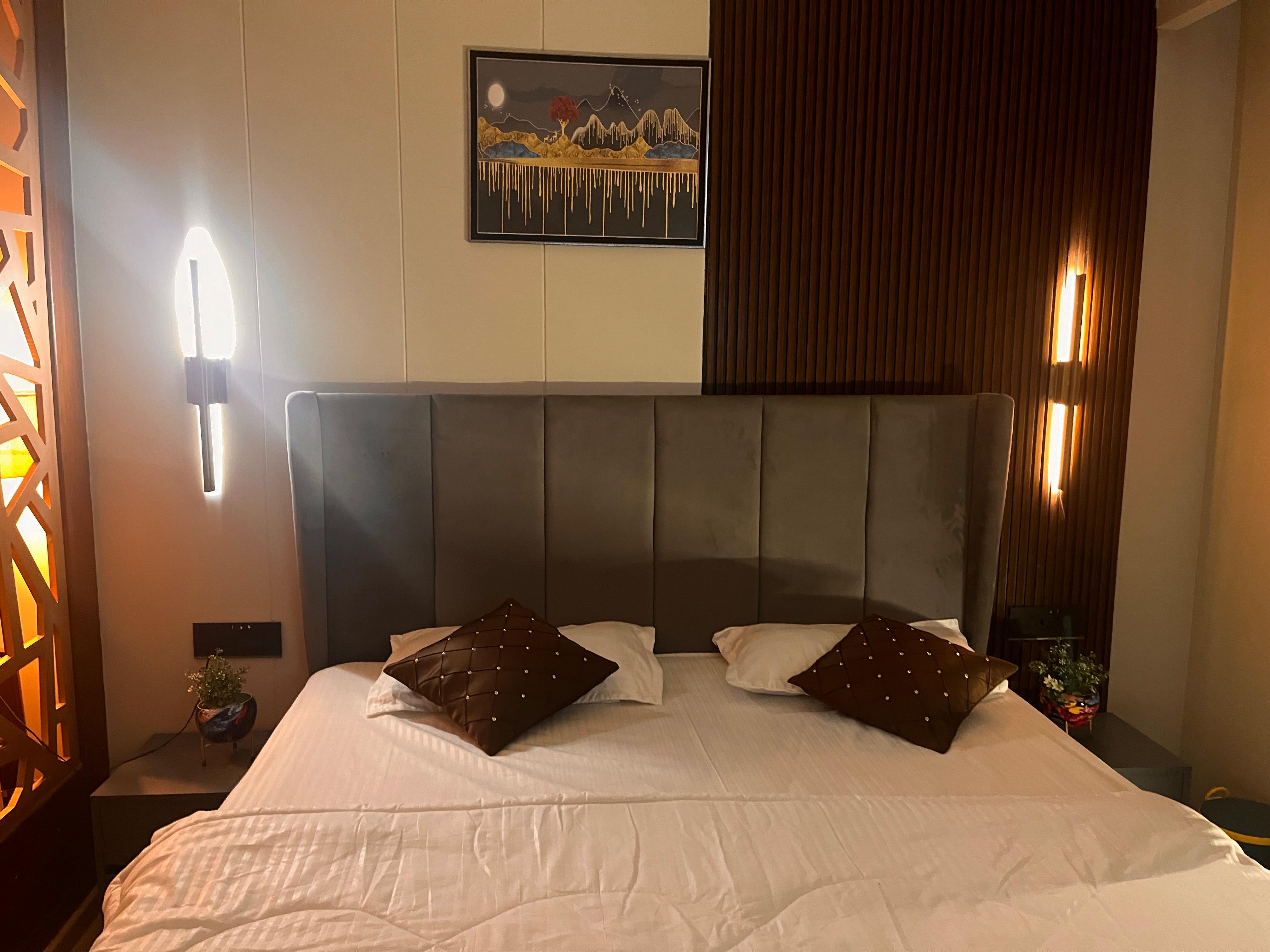 The Vibrant Home A Luxury Home Stay - Tap to explore photos