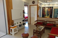 Elegant Stay by the Ganges.