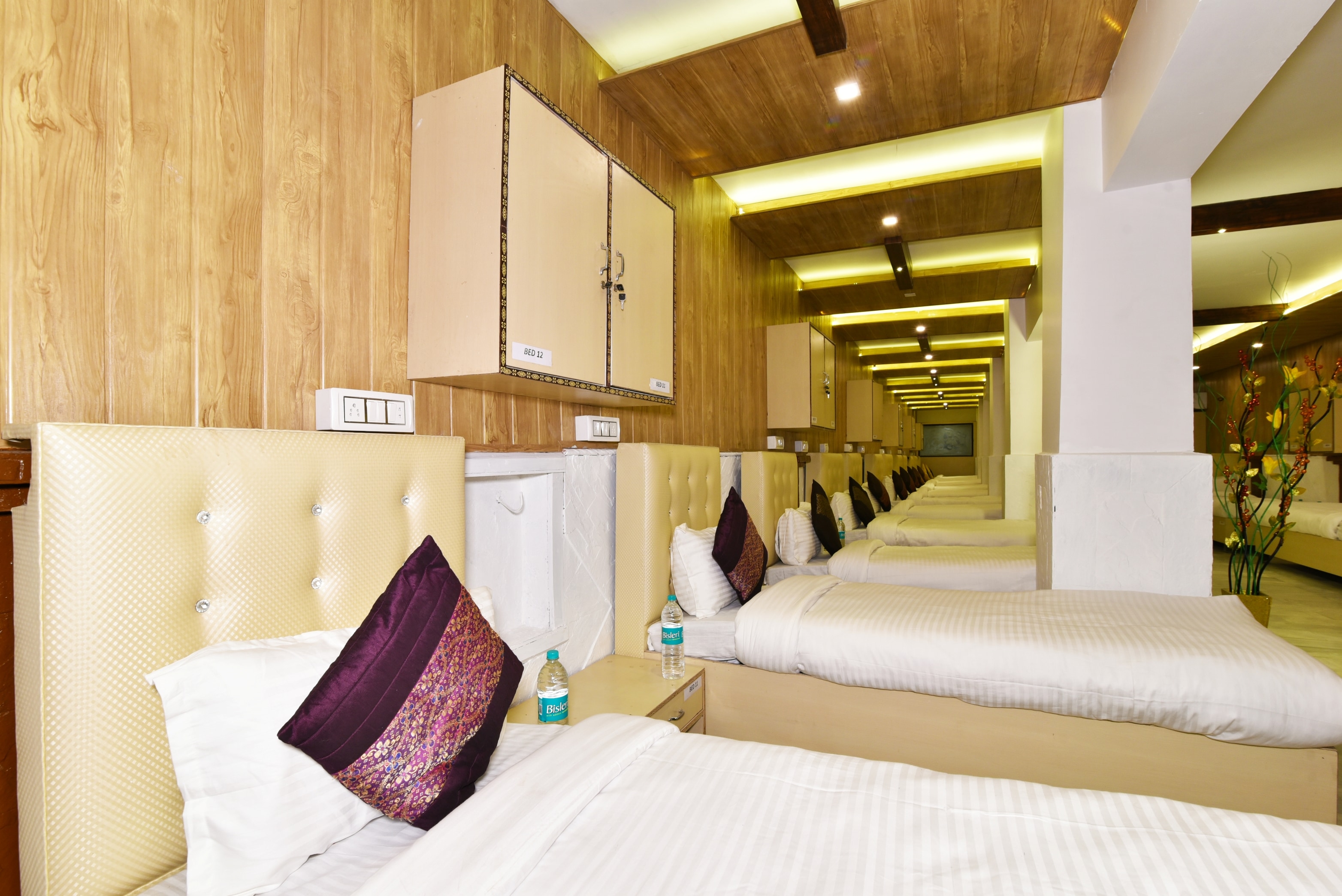HK Backpackers Rooms & Dorms - Tap to explore photos