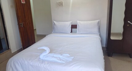 Black Heaven Beach Guest House Room Type - Deluxe Room With AC