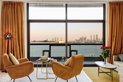 ELIVAAS Curated Seaside Studio in Palm Jumeirah, Beach Access