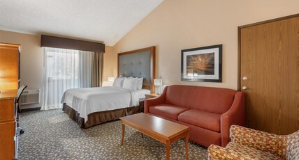 Best Western Plus Oak Harbor Hotel & Conference Center Room Type - 1 King Bed, Non-Smoking, Vaulted Ceilings, Microwave, Refrigerator, Sitting Area With Sofa, Full Bre Best Western Plus Oak Harbor Hotel & Conference Center Room Type - 1 King Bed, Non-Smoking, Vaulted Ceilings, Microwave, Refrigerator, Sitting Area With Sofa, Full Bre