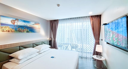 Clarian Hotel Beach Patong Room Type - Superior Standard King Room Balcony Clarian Hotel Beach Patong Room Type - Superior Standard King Room Balcony