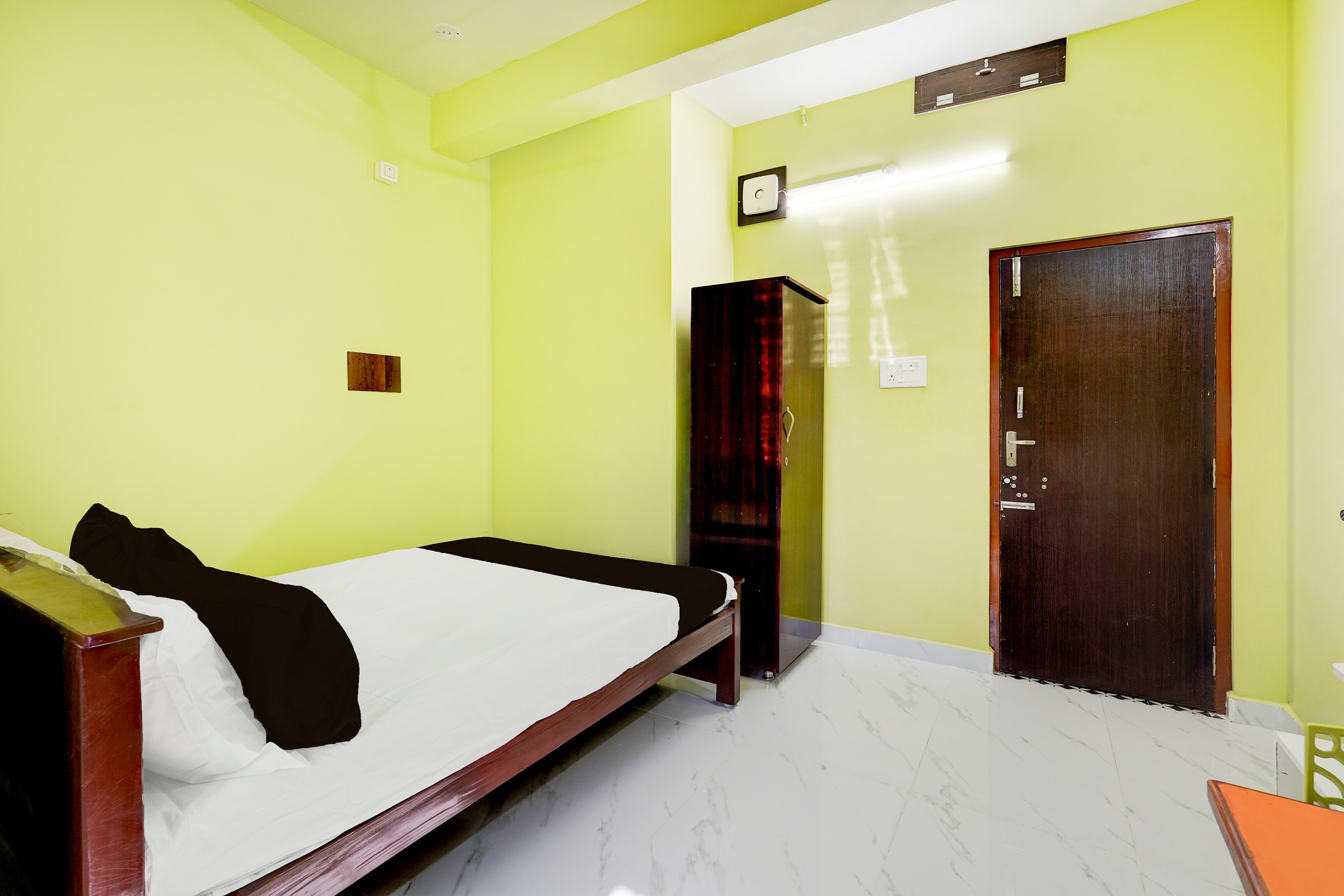 SPOT ON Shri Krishna Guest house - Tap to explore photos