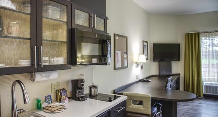 Candlewood Suites - Austin North Room Type - 1 King Bed Studio Suite Comm Access Tub