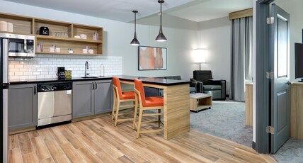 Candlewood Suites DFW WEST - HURST, an IHG hotel Room Type - 1 Bedroom Suite Mobil Access Tub