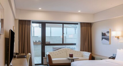 Hilton Lijiang Room Type - KING COURTYARD ROOM