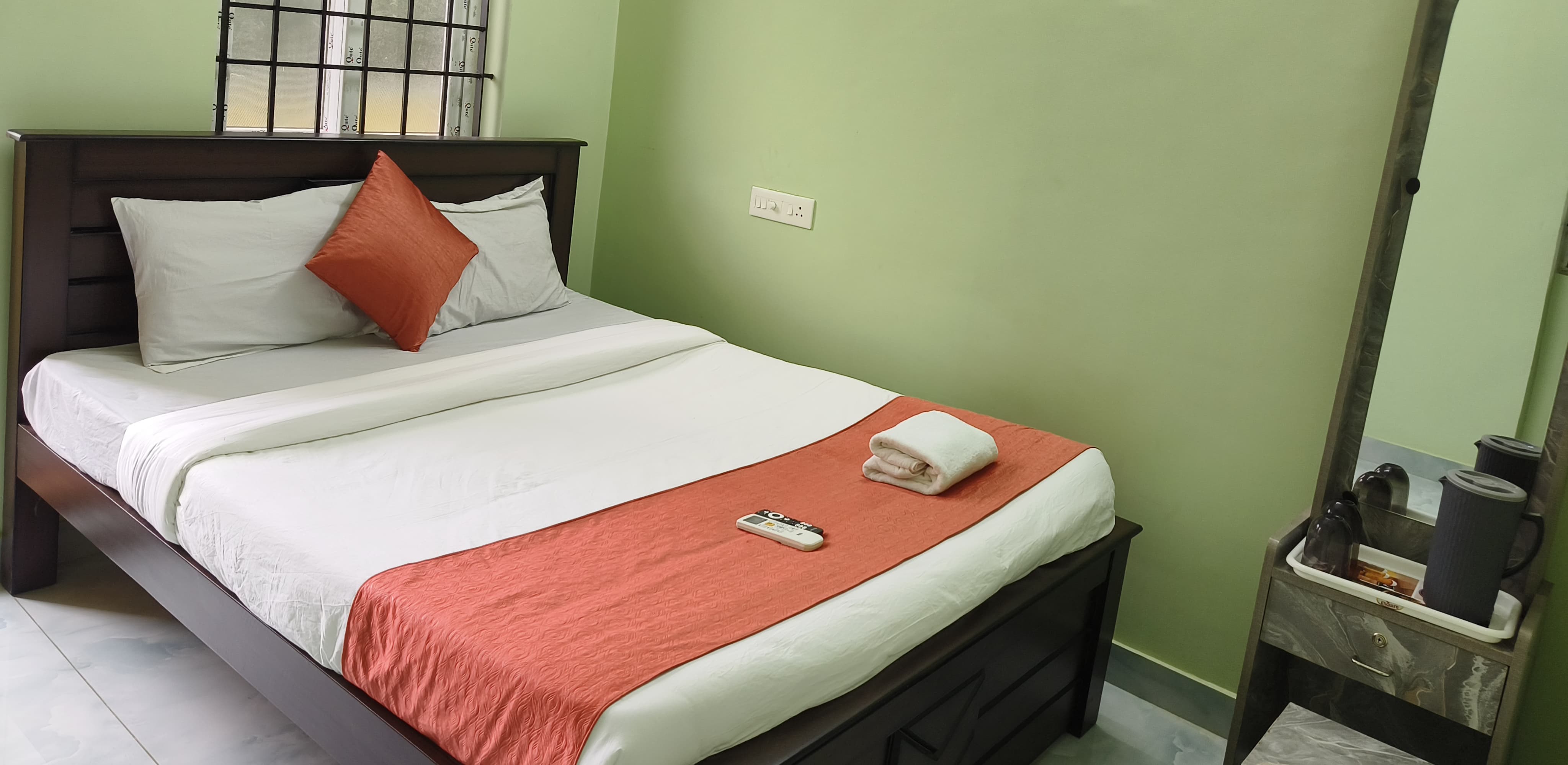Spacious homestay deluxe room - Tap to explore photos