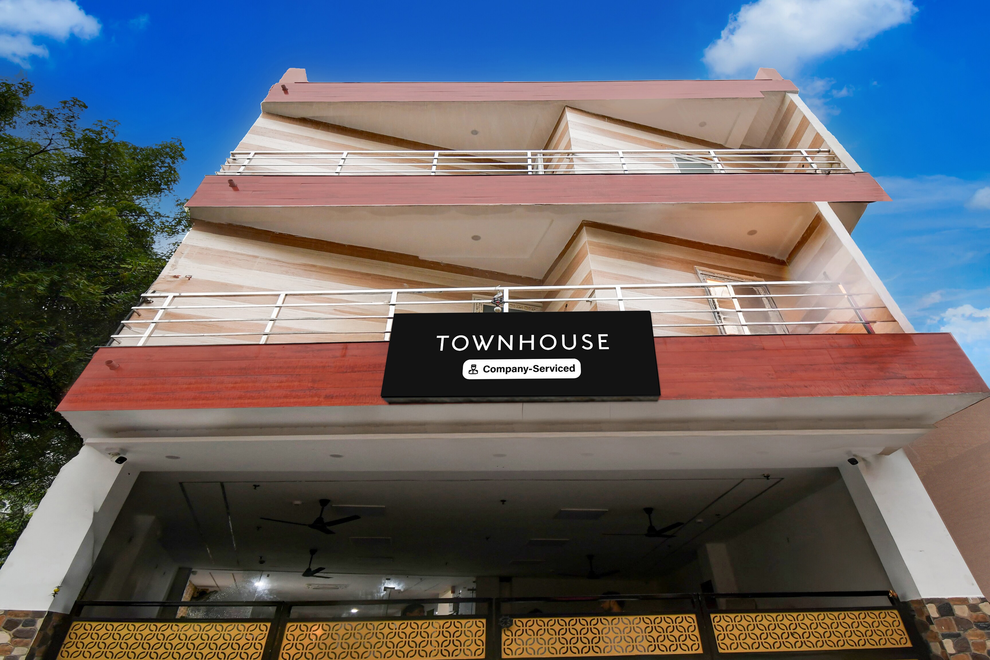 Super Townhouse Gomti Nagar Station Formerly Budget In - Tap to explore photos