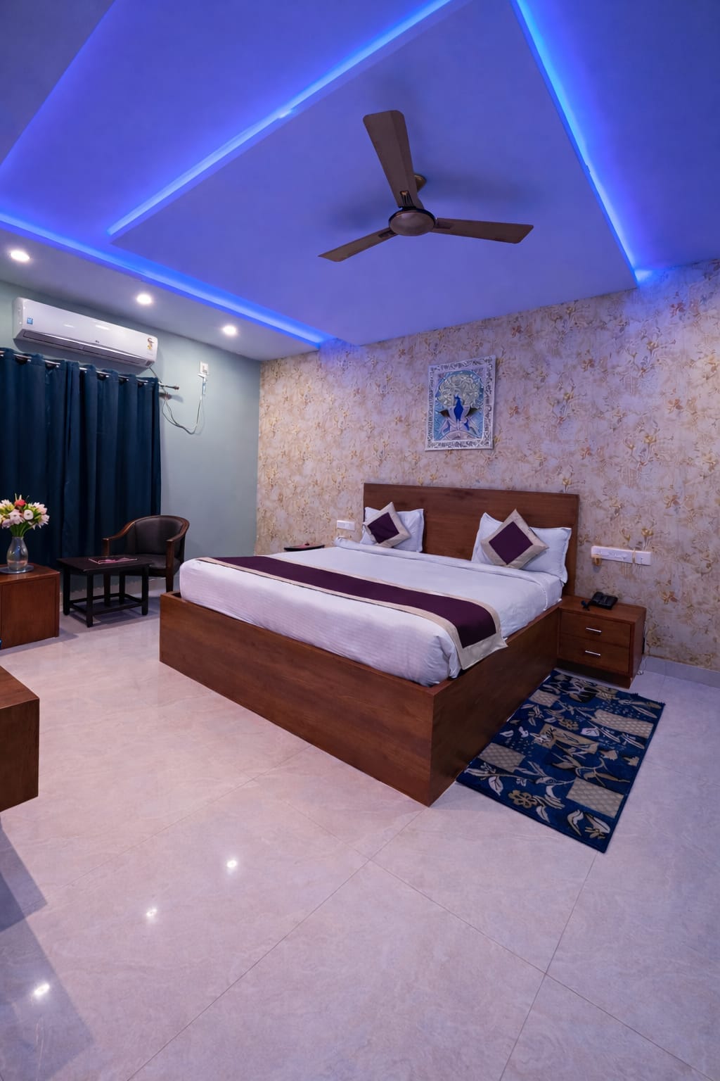 Hotel Sunrise - Tap to explore photos