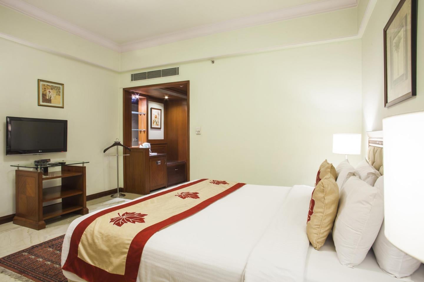 Clarion Bella Casa By Choice Hotels - Tap to explore photos