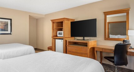 Best Western Plus Oak Harbor Hotel & Conference Center Room Type - 2 Queen Beds, Non-Smoking, Refrigerator, Microwave, Full Breakfast