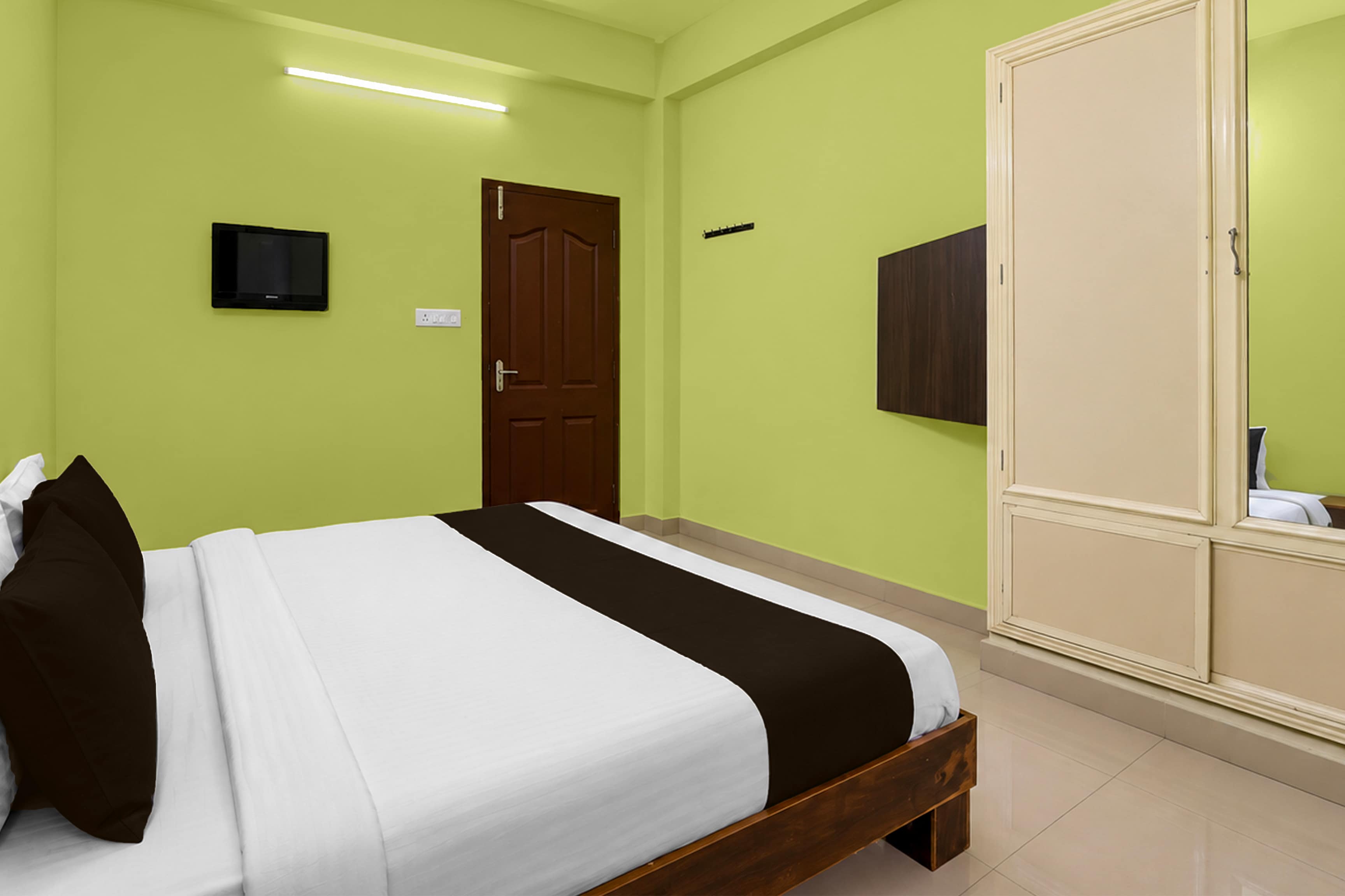 Hotel O Thrissur Railway Junction Formerly Aysha Arcade - Tap to explore photos