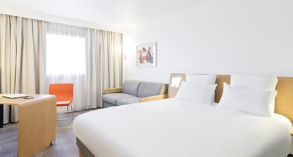 Novotel Paris Nord Expo Aulnay Hotel Room Type - Standard Room - double bed and single sofa bed
