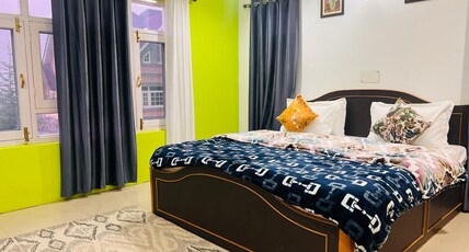 Whostels Srinagar Room Type - Deluxe Room with Lakeview