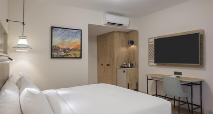 DoubleTree by Hilton Bodrum Isil Club Resort Room Type - KING DELUXE ROOM