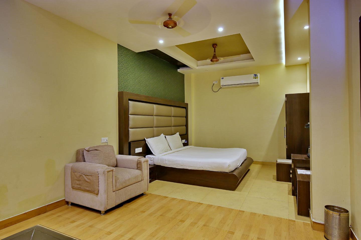 Hardik Resort 50 metres from Raja Ram Temple, Orchha. - Tap to explore photos