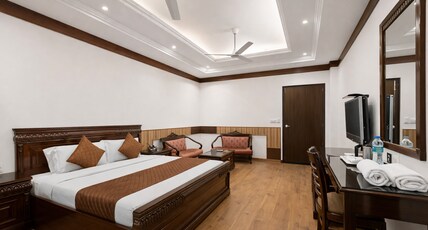 Hotel Clark Heights Room Type - Superior King Room
