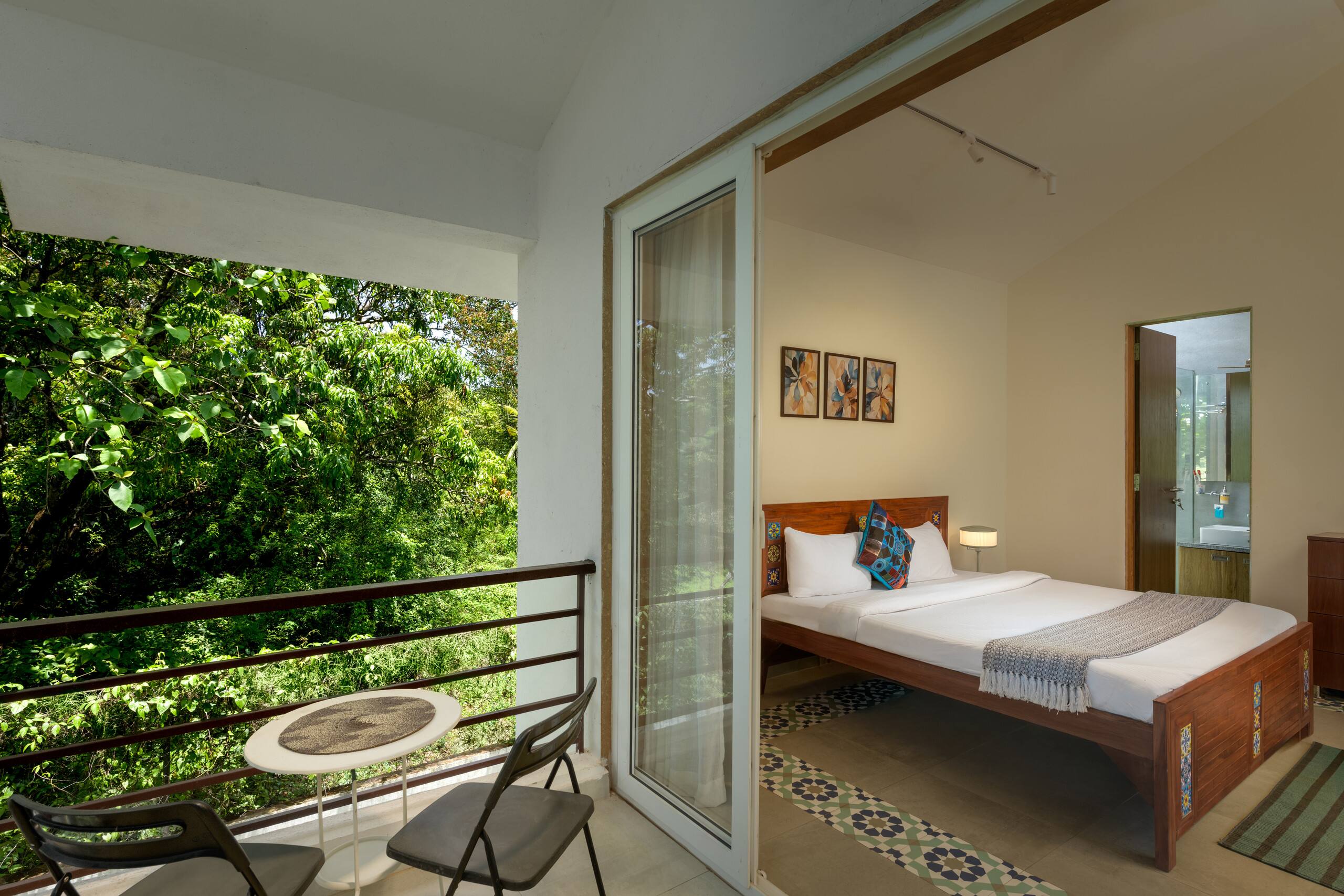 Vaddo 9 Luxury 3 bedroom villa near Siolim bridge - Tap to explore photos
