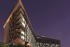 Yas Plaza Mangroves by IHG - Theme Park Access