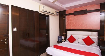 Hotel O S Deluxe Room Type - Classic
