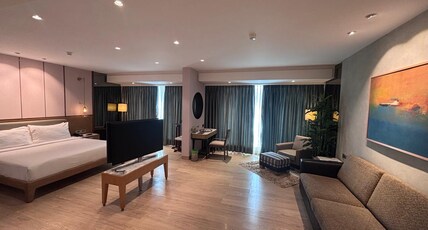 Mirage Hotel, Mumbai International Airport Room Type - Suite Room with Bathtub