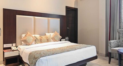 Hotel Samrat Heavens Room Type - Deluxe room