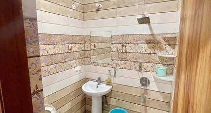 Hotel Golden Room Type - Double Bed Non-AC Room with Cooler