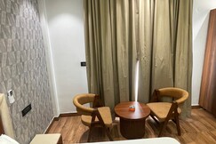 Purav Vatika & Hotel