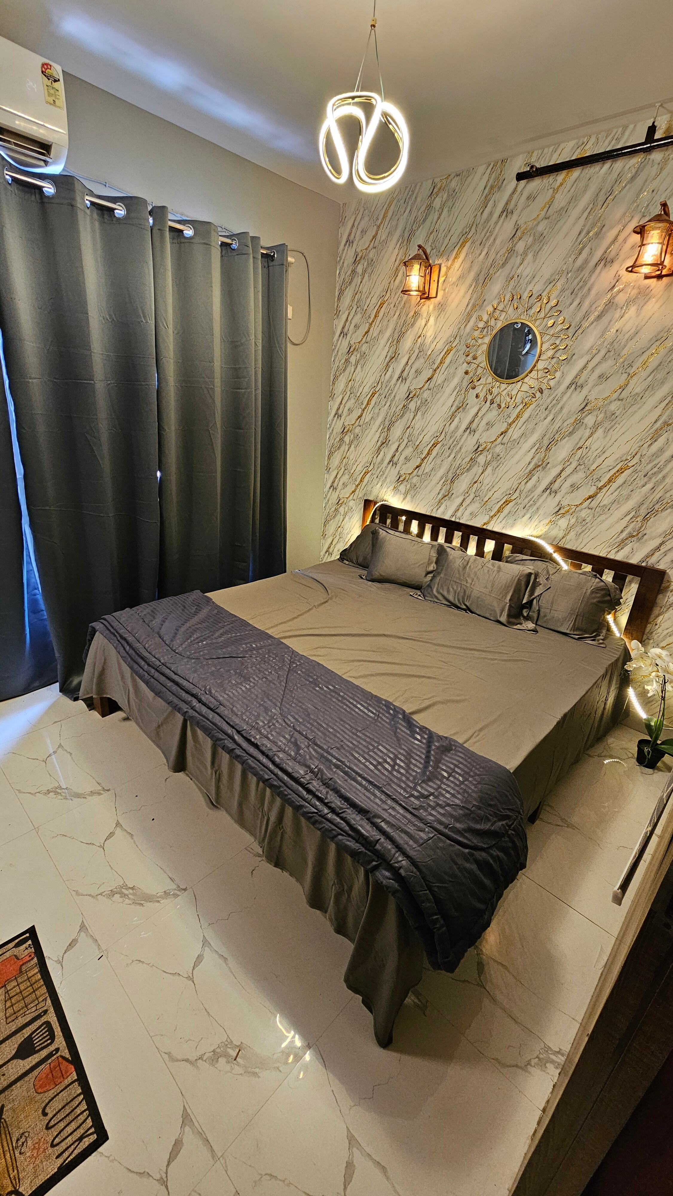 Studio apartment - Tap to explore photos