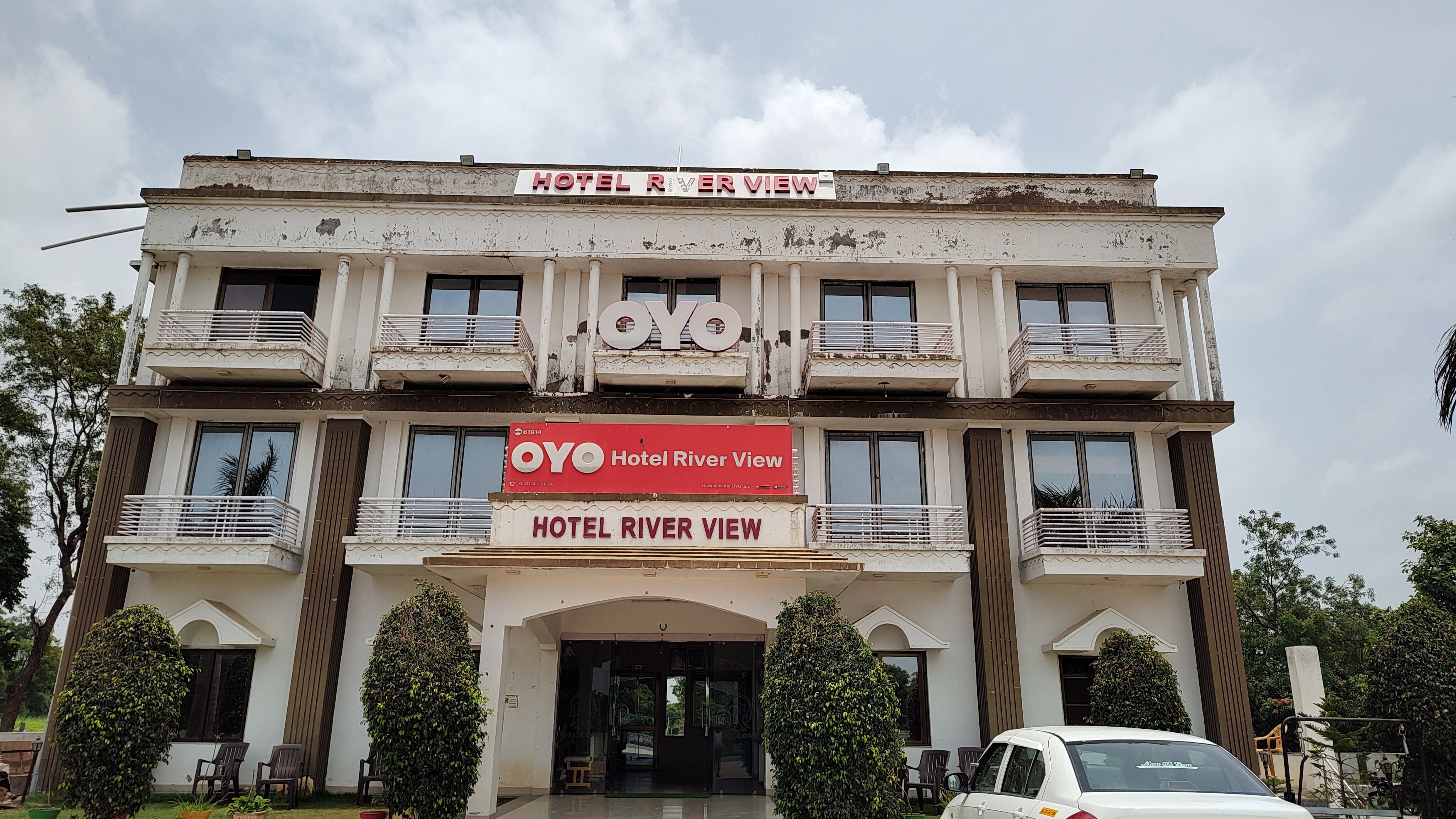 Hotel River View - Tap to explore photos