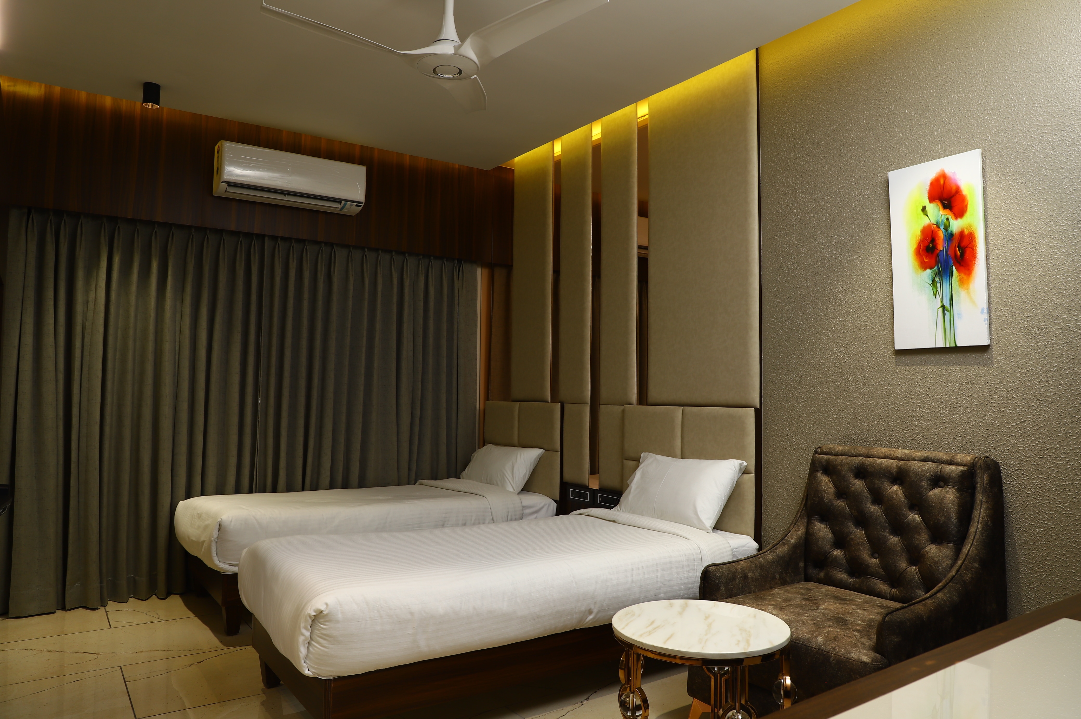 Hotel Florence - Tap to explore photos