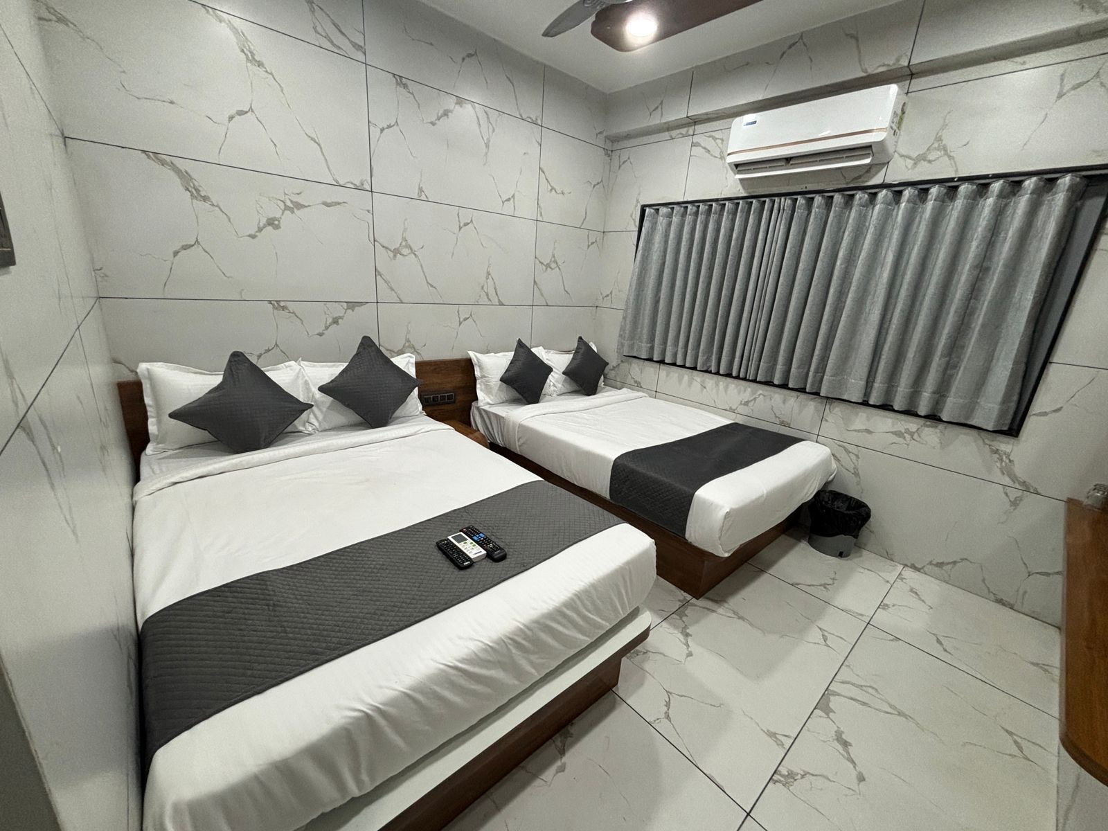 Hotel Shree Hari Teeen batti Chouk - Tap to explore photos