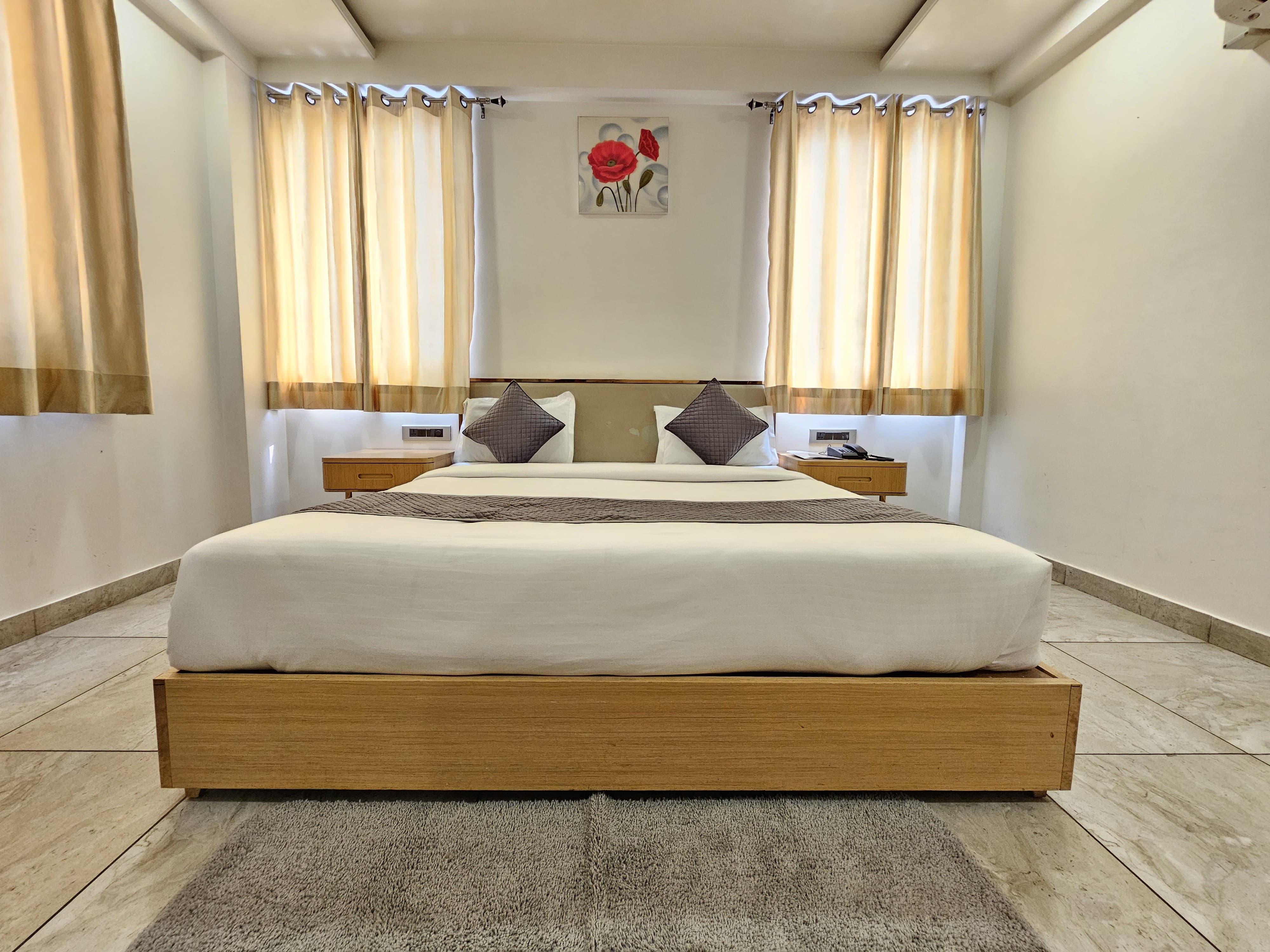 Hotel Polovictory INN- Private Parking Inside Hotel - Tap to explore photos