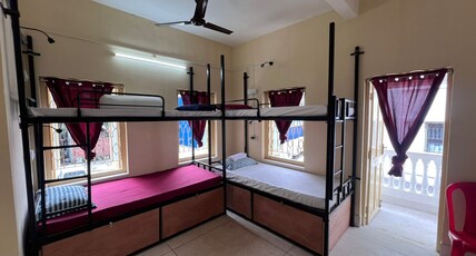 ROAMERS INN (Backpackers Hostel) Room Type - Bed in Premium (AC) Mixed Dormitory