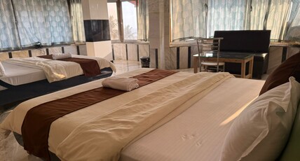 Hotel Sai Amar International Room Type - Deluxe Room