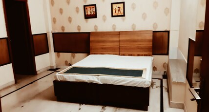 Bhambri Expo House Room Type - Standard AC Room